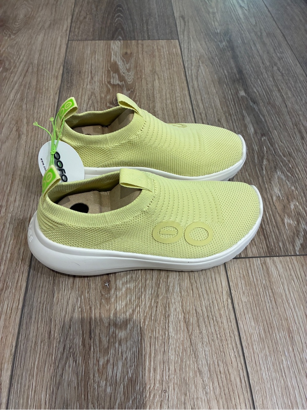 OOFOS Women’s 8- Lemon Grass Yellow - NWT - Picture 3 of 7